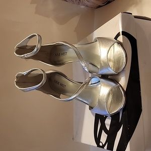 Size 9.5 Nine West "Festivitie" silver heels. New